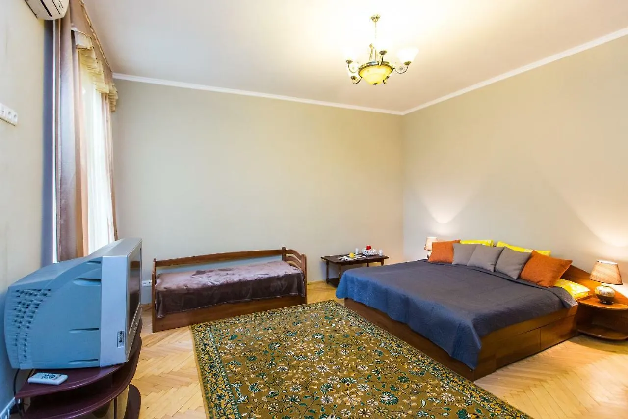 Apartments On Sholom Aleichem Та Ще Варіант Поруч Lwów